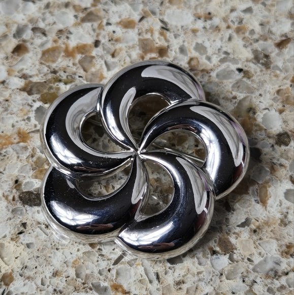 Monet Openwork Silver Floral Brooch Pin - Picture 5 of 15